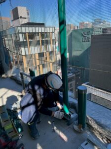 排水竪配管工事/作業中の職人