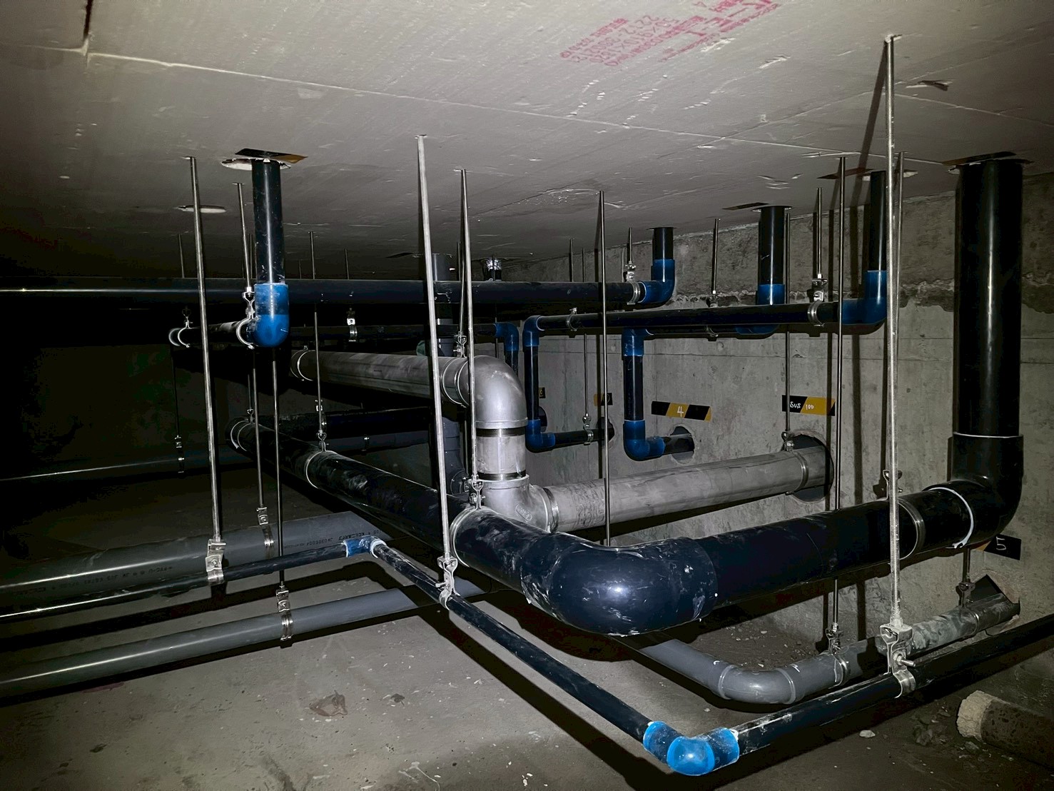 ピット内給排水配管